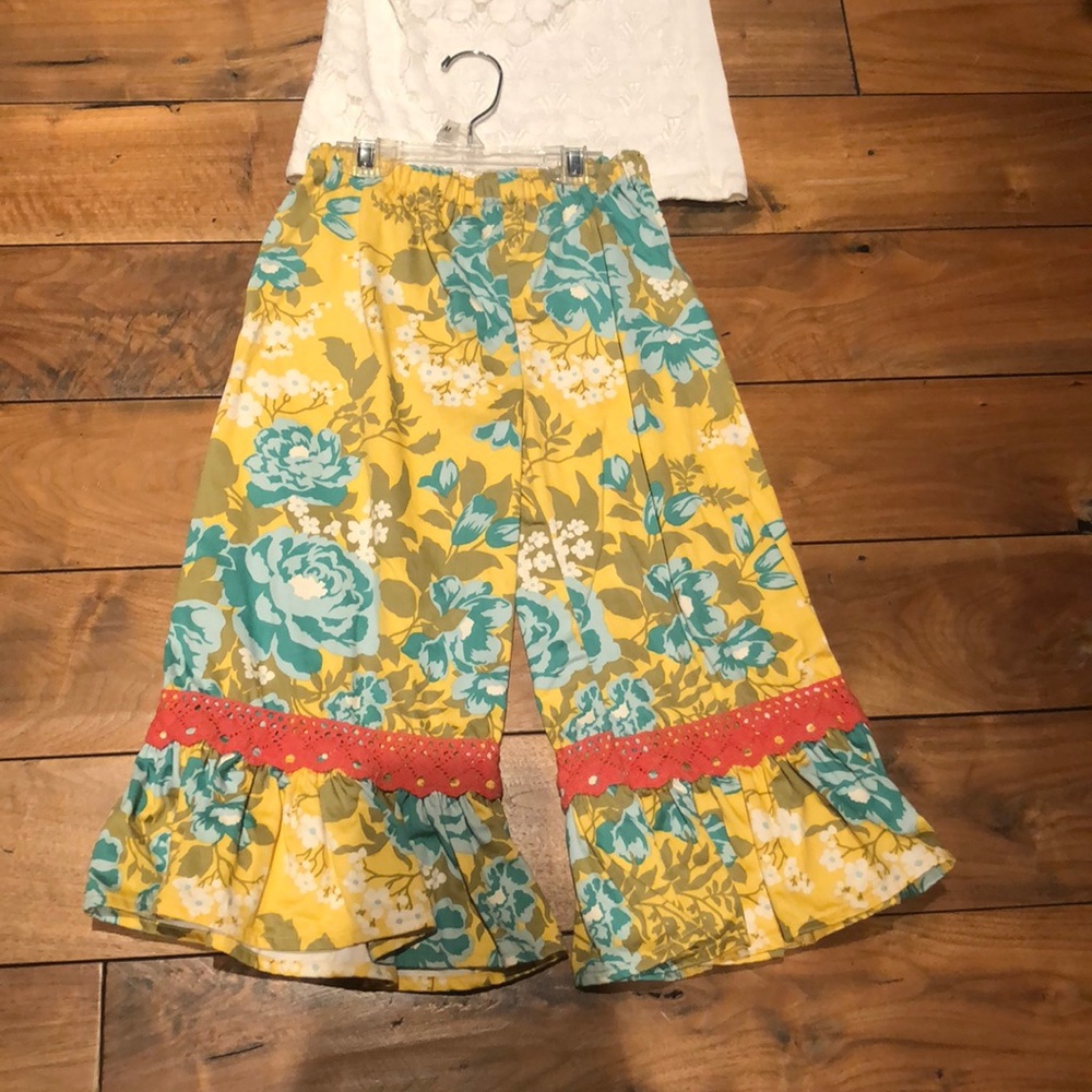 Persnickety Capri ruffle pant
